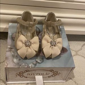Bow and crystal embellished silver size 5 shoe